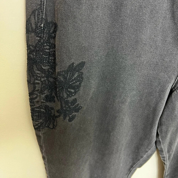 AEO • Black Mom Jean - Picture 6 of 7